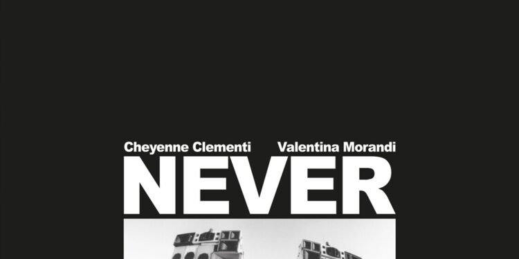 La storia e il periodo d’oro dei rave party in 160 fotografie dal 1997 al 2004