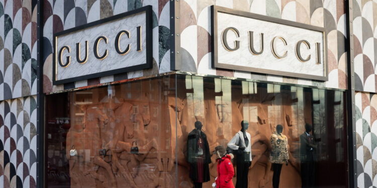 I colossi del lusso Lvmh e Kering alla prova dei conti, incognita guerra