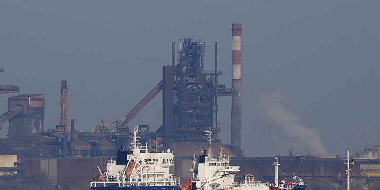 Il prezzo del petrolio oscilla sui 111 dollari al barile