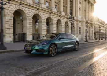 Denza debutta in Europa con la Z9GT e il D9 Super Hybrid DM-i: tecnologia e prestazioni per il nuovo premium della mobilità elettrica
