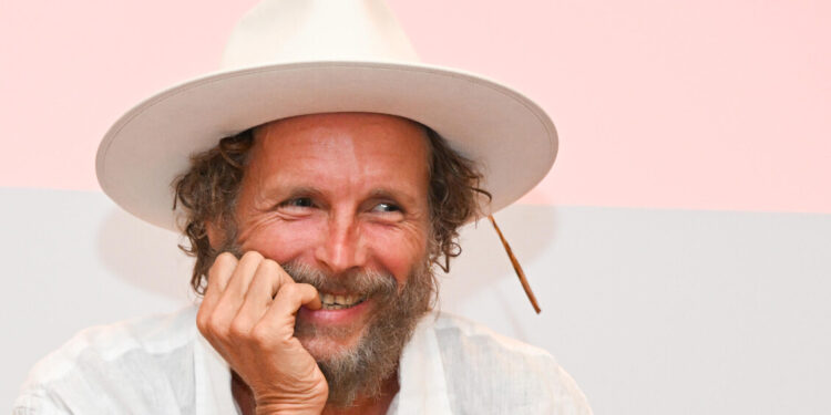 Jovanotti alla Fondazione Foqus, “La poesia è una forma d’arte simile alla musica”