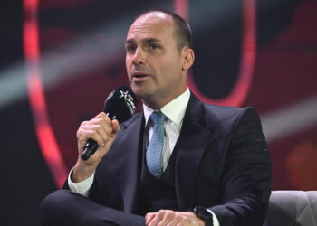 Brasile, Eduardo Bolsonaro ammette investimento in film finanziato da Vorcaro