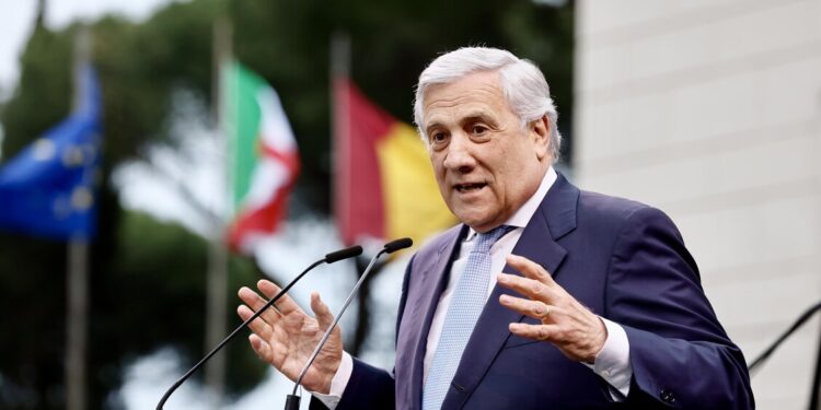 Tajani non esclude una manovra correttiva. Ma il governo smentisce