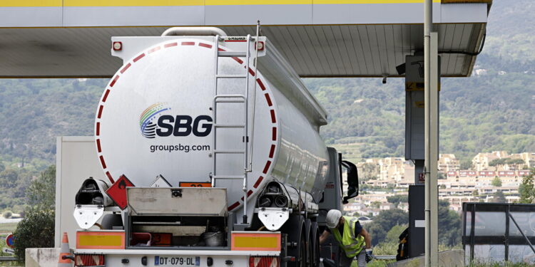 Il petrolio guadagna oltre il 3% in Asia con il mancato accordo Usa-Iran