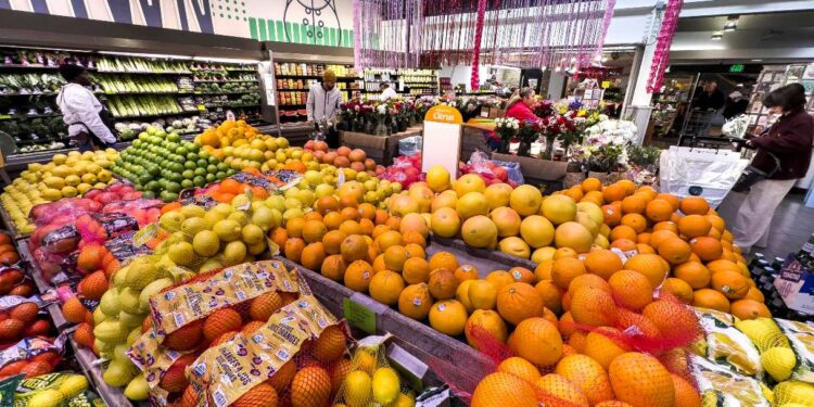 Inflazione al 2,7%, su i prezzi di energia e alimentari: stangata da 1.000 euro a famiglia