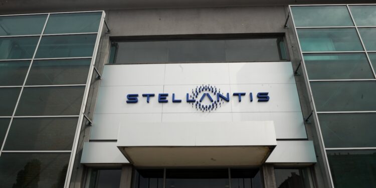 Stellantis si rafforza con Dongfeng: accordo da 1 miliardo per nuovi veicoli elettrici in Cina