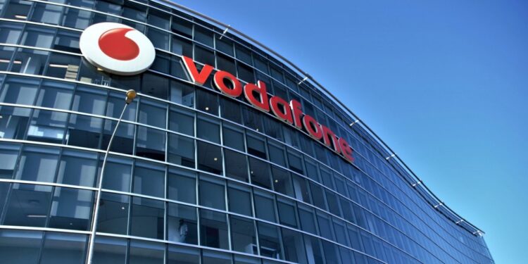 Vodafone torna in utile e rivede al rialzo guidance 2027
