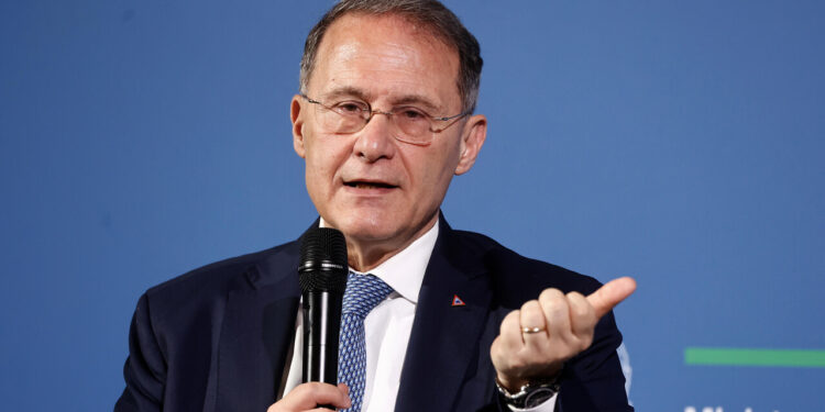 ‘Spero si governi con Vannacci’, ma sull’apertura di Cirielli il gelo di FdI