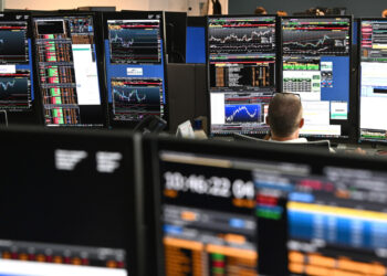 Borsa: in Europa vince la volatilità, indici poco variati