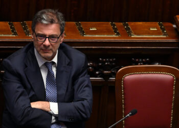 Giorgetti firma decreto sulle accise mobili, sconto sul gasolio fino al 26 agosto