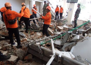 Terremoto in Indonesia, 47 morti e 2mila sfollati. Caccia ai dispersi