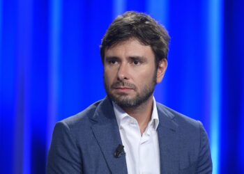 Di Battista ricoverato a Cuba, le reazioni. Da Crosetto a Mannoia: “Forza Ale”
