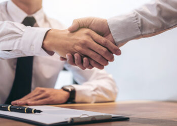 L’effetto controcorrente dell’IA: le pmi ingaggiano i talenti scaricati dai colossi tech
