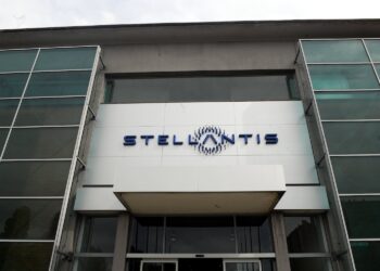 Stellantis, joint venture da 1 miliardo con la cinese Dongfeng per produrre Jeep e Peugeot