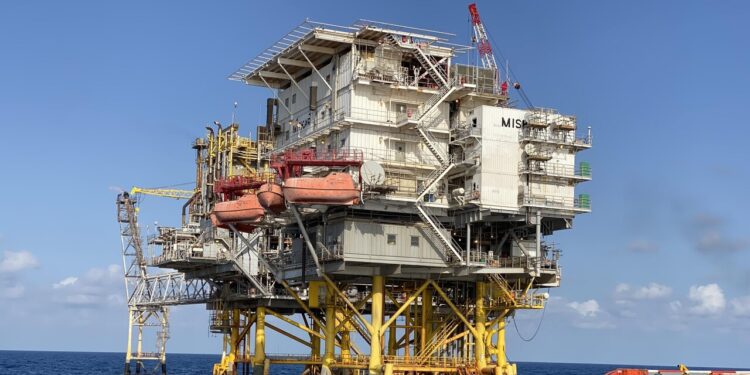Prorogato taglio accise. Meloni, ‘commissari per produrre più gas e petrolio’