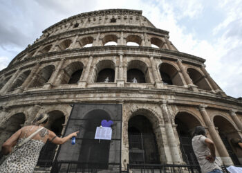 Giuli annuncia la riapertura del Colosseo, sindacati contro i subappalti