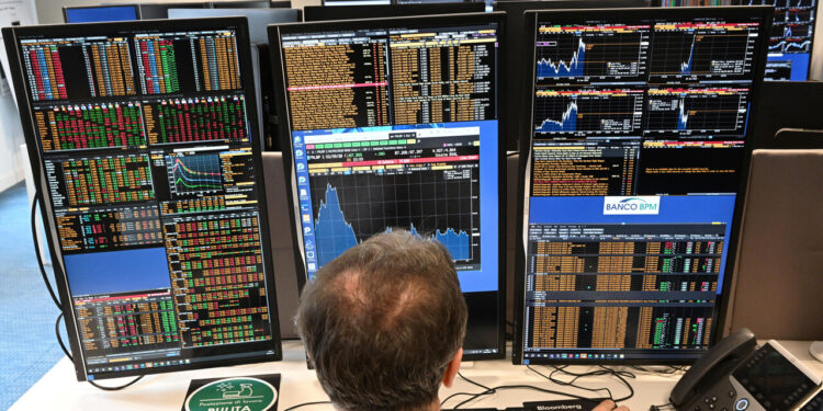 Lo spread tra Btp e Bund chiude in rialzo a 94 punti