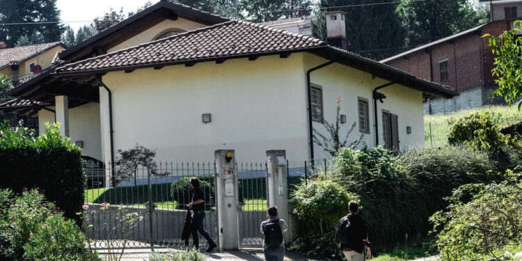 L’autopsia sul corpo di Lazri, ad uccidere un solo proiettile