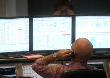 Lo spread Btp-Bund chiude stabile a quota 86, rendimenti in calo