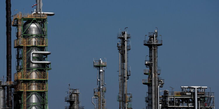 Il petrolio chiude in rialzo a New York a 92,60 dollari