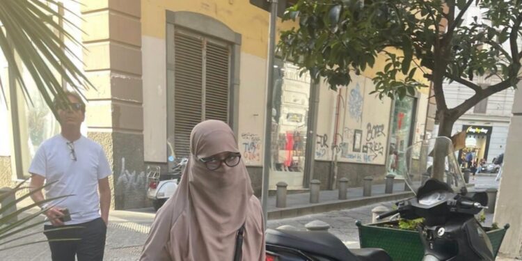 Sangiuliano (FdI) posta foto: ‘Ecco il pericolo islamizzazione’