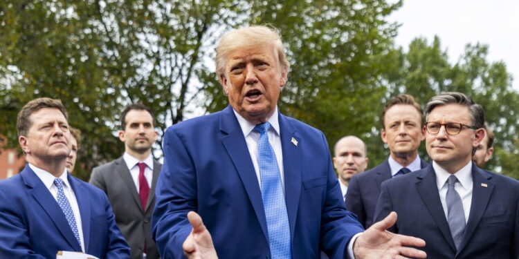 Trump firma ordine esecutivo, ‘inaugura l’era della Super Intelligenza’