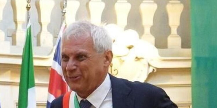 Il sindaco di Reggio Emilia, rabbia e costernazione per l’aggressione al distributore
