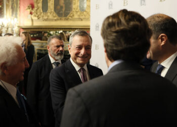 “L’Europa può avere l’AI senza oligarchi”: Draghi spiega come l’Europa può recuperare terreno sull’IA