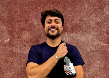 Il vino senza cravatta: così il modello leggero di Save the Grape vuole riscrivere le regole del settore