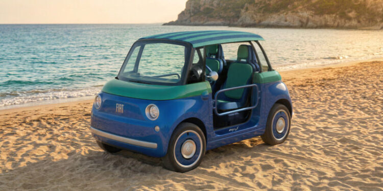 Giugiaro ed Elkann trasformano la Fiat Topolino: due esercizi di stile agli antipodi