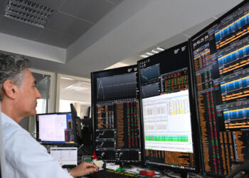 Borsa: Milano chiude in calo con l’Europa, scivola Stellantis