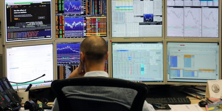 Lo spread tra Btp e Bund chiude in rialzo e sfiora 83 punti