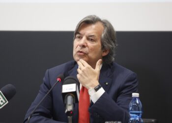 Intesa Sanpaolo, i soci approvano l’aumento di capitale per l’Opas su Mps