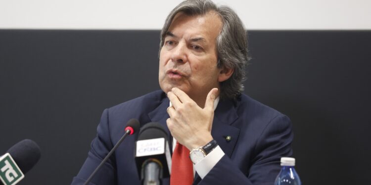 Intesa Sanpaolo, i soci approvano l’aumento di capitale per l’Opas su Mps