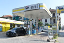 Carburanti, la mossa di Eni spiazza la distribuzione. ‘Il sistema rischia di saltare’