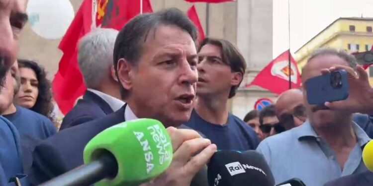Legge elettorale, Conte in piazza con Onorato: “Norma raccolta firme oscena e incostituzionale”
