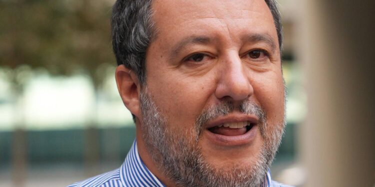 Salvini a Pontida: “La Lega vince solo se forte e unita da Nord a Sud, mai mollare”