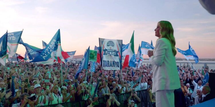 Meloni a Bari, il videoracconto della festa per il governo più longevo