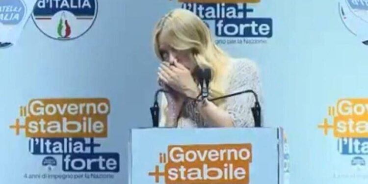 “Ti richiamo…”, Meloni e la telefonata della figlia durante il comizio