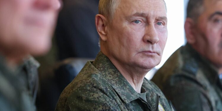 Ucraina, Putin pronto all’escalation: l’attacco all’Europa e il timore di una “mobilitazione invisibile”