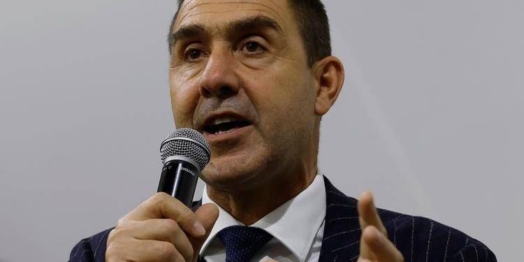 Sondaggio politico, Vannacci supera Forza Italia e Fratelli d’Italia cala