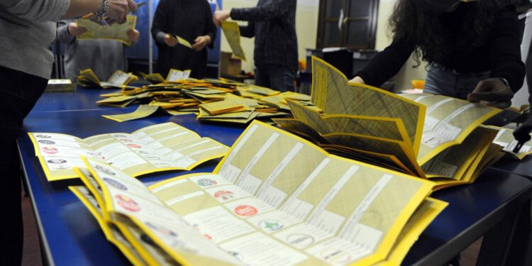 Legge elettorale, emendamento centrodestra su preferenze. Maggioranza in ordine sparso su ballottaggio