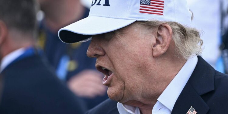 Ucraina, raid Russia al confine con Polonia. Kiev e Varsavia: “Escalation”. Trump frena Zelensky: “Non attaccare le raffinerie”