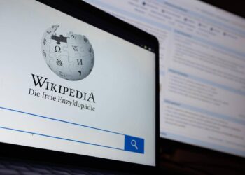 Intelligenza artificiale, fondatore di Wikipedia: “Non è affidabile per scrivere articoli”