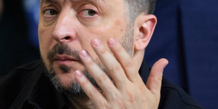 Ucraina, la minaccia di Zelensky: “I cieli della Russia non sono più sicuri”. Putin: “Terrorista”