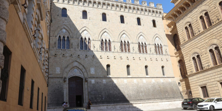 Mps critica Intesa, ma Lovaglio non ha un piano B