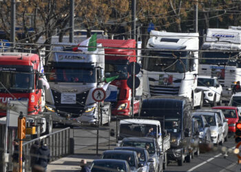 Innalzato a 70 anni il limite di età per guidare camion e autobus