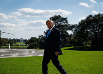 Trump a gamba tesa su Parigi: ‘Le proteste colpa di Islam e immigrati’