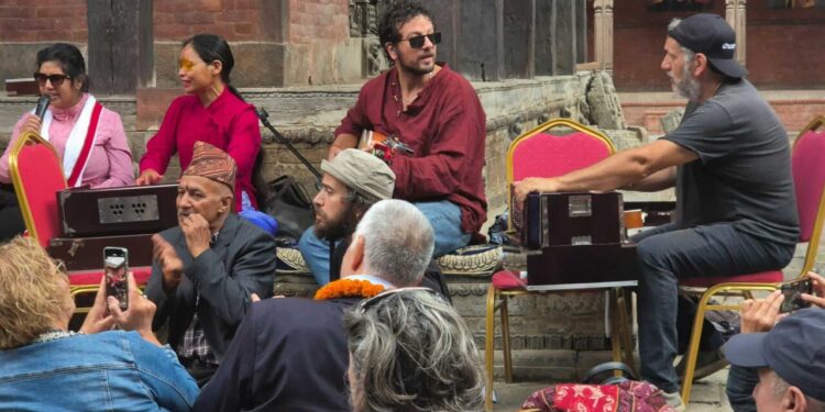 Setak e Romagnoli a Kathmandù, la musica abruzzese incontra i bambini del Nepal
