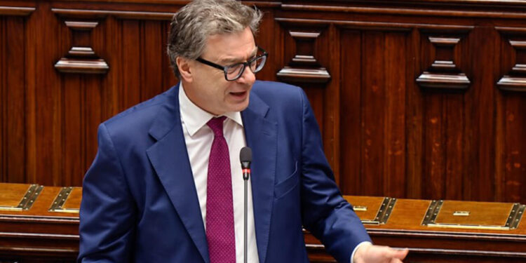 Giorgetti: ‘Il prelievo sulle banche sarà sostenibile, non morirà nessuno’